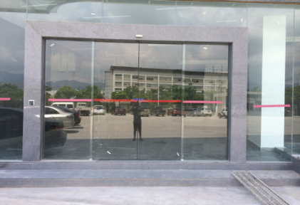 感應(yīng)自動(dòng)門